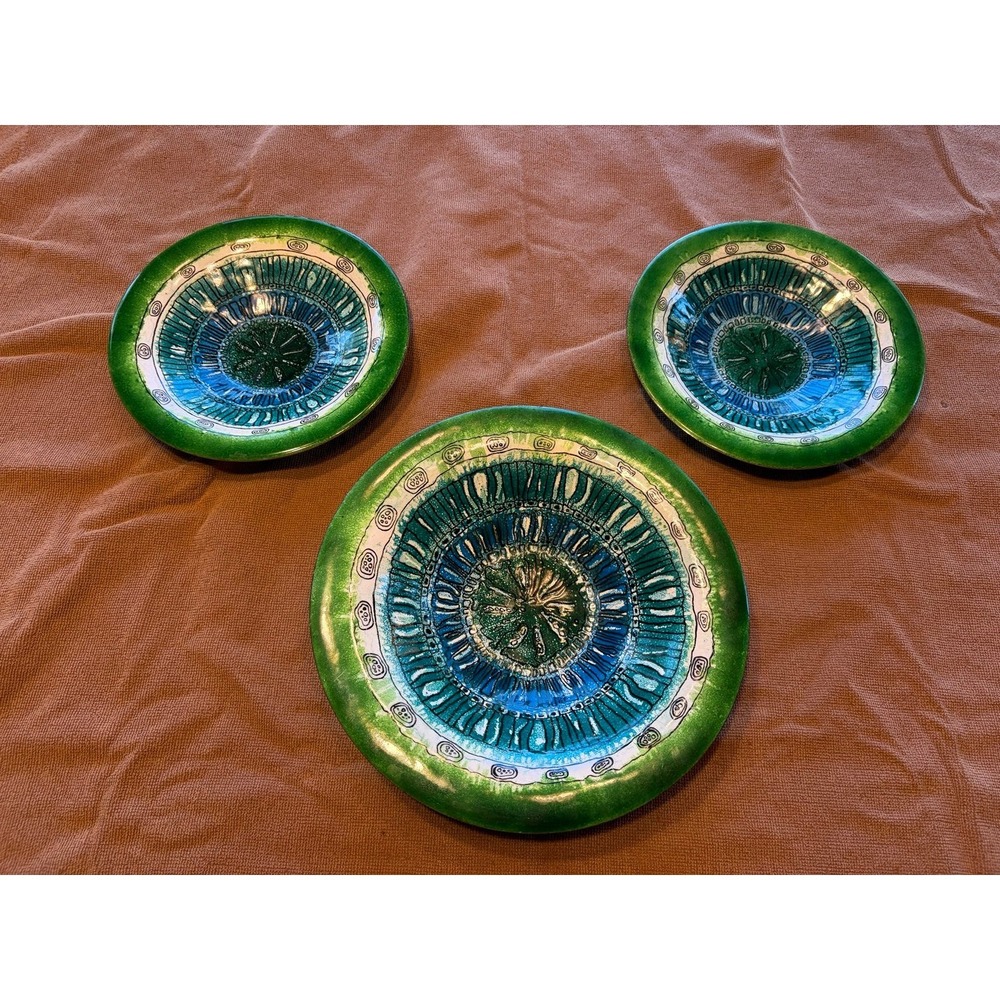 Three metal bowls green and blue theme